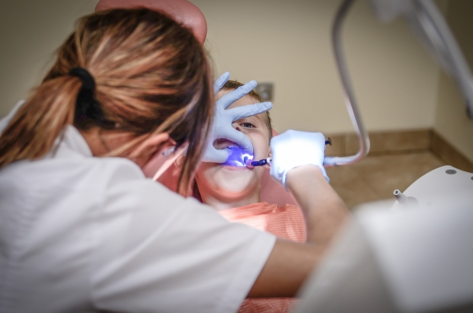 Wann und wie oft sollten Kinder zum Zahnarzt gehen