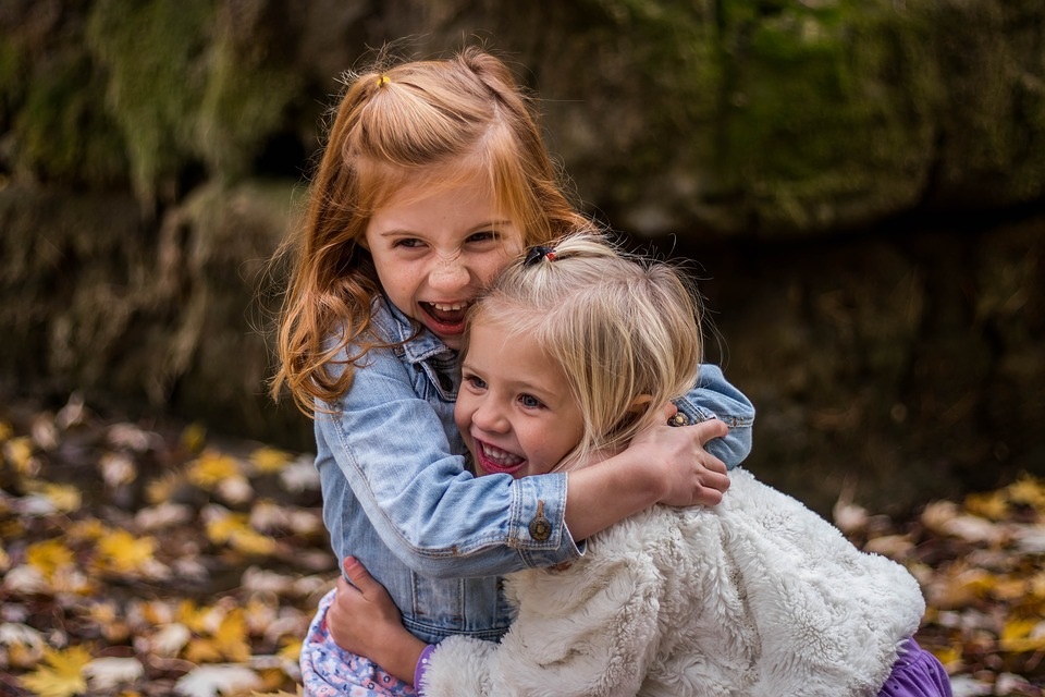 Das Verhalten von Kindern verstehen und wie man darauf reagiert